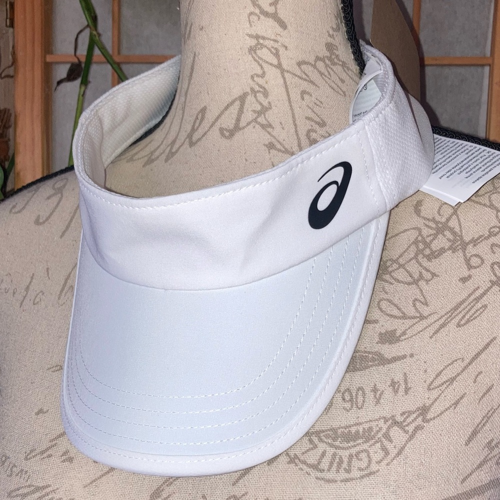 NWT ASICS Visor Unisex Adjustable White Tennis Athleticwear Athleisure sz Medium